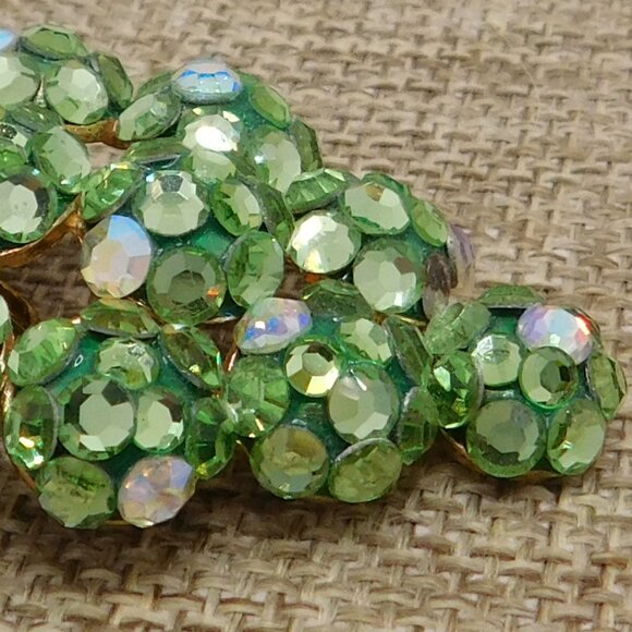 Suzanne Bjontegard Green Aurora Borealis Brooch Gold Tone Signed Grape Vine - Picture 3 of 6